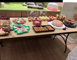 Even MORE good food! Desserts!!